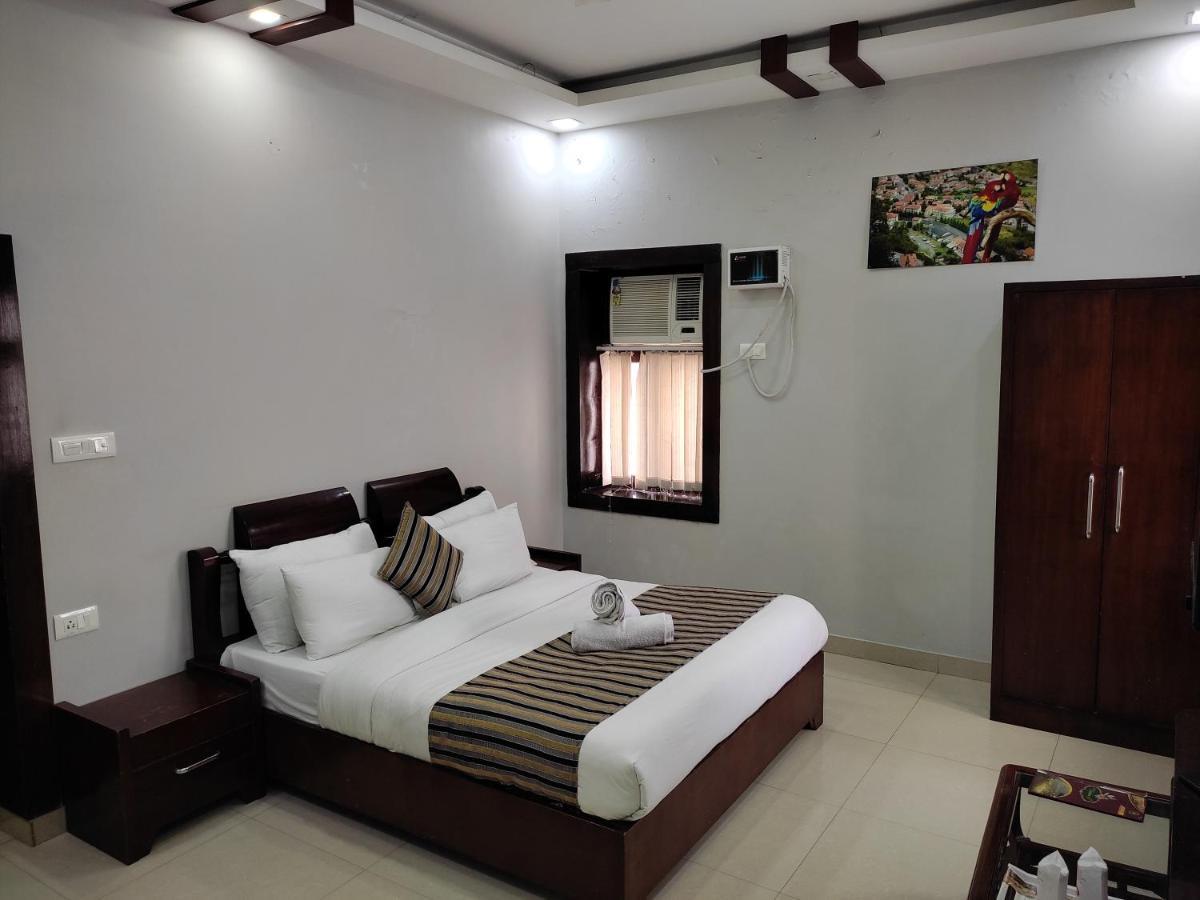 Hotel Krishna Ji Харидвар Экстерьер фото