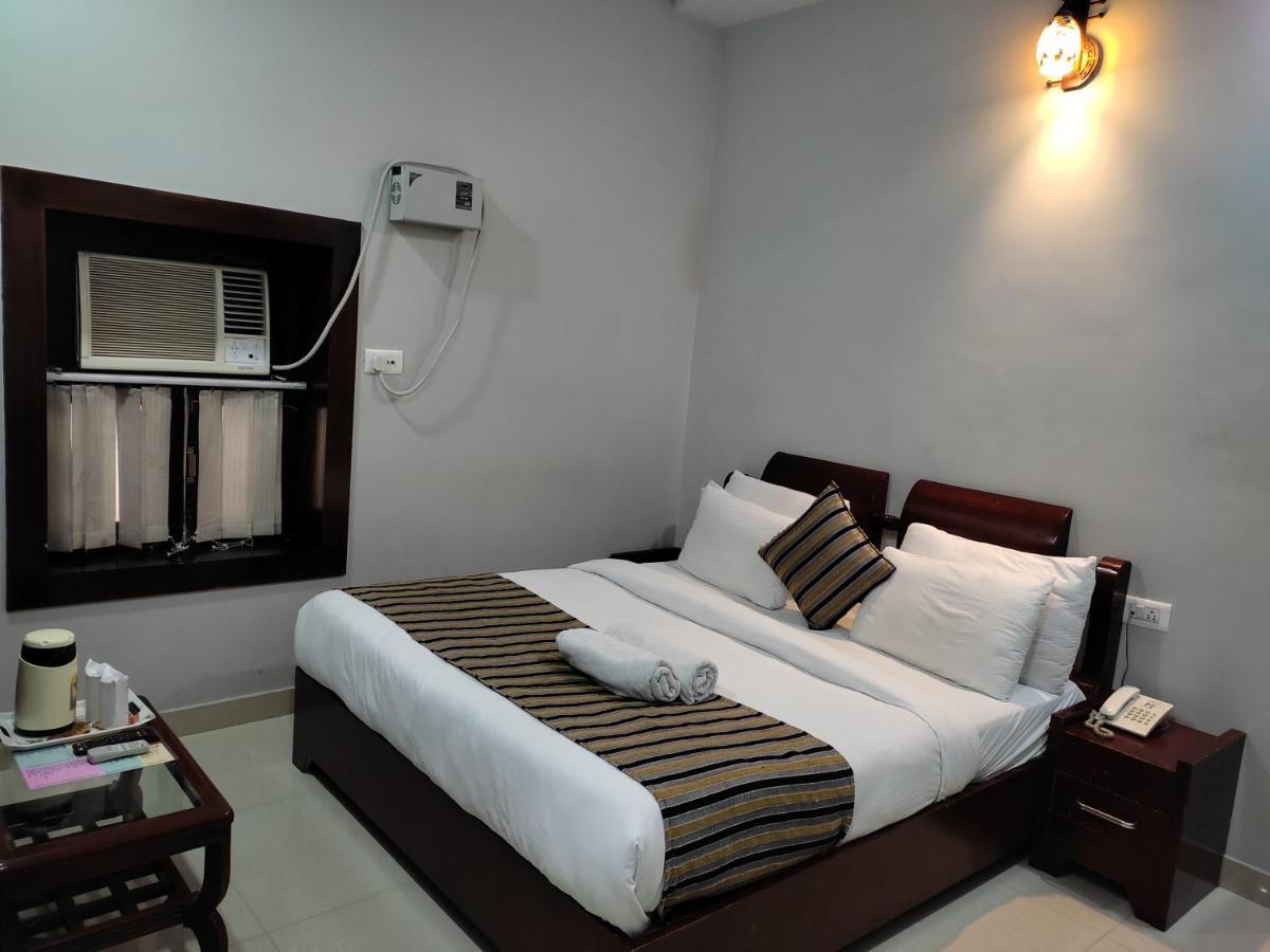 Hotel Krishna Ji Харидвар Экстерьер фото