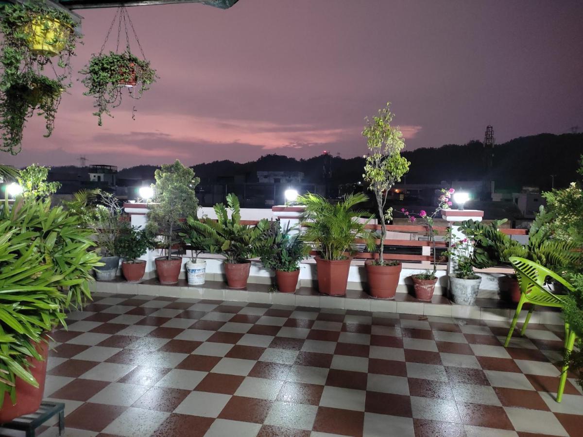 Hotel Krishna Ji Харидвар Экстерьер фото