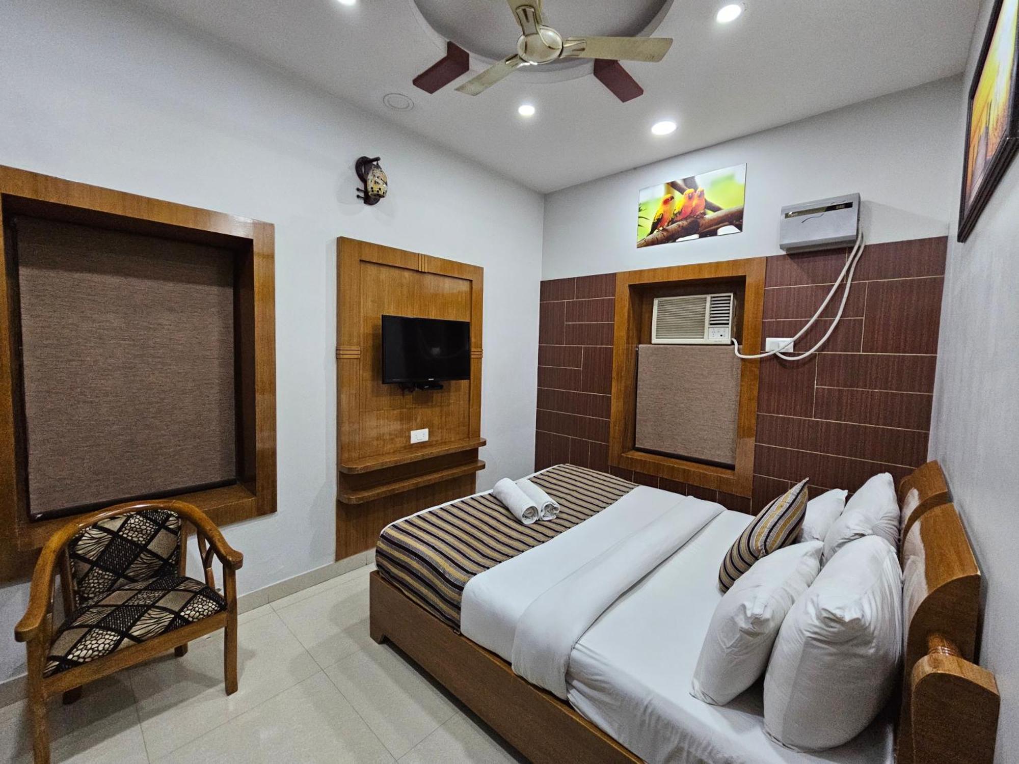 Hotel Krishna Ji Харидвар Экстерьер фото