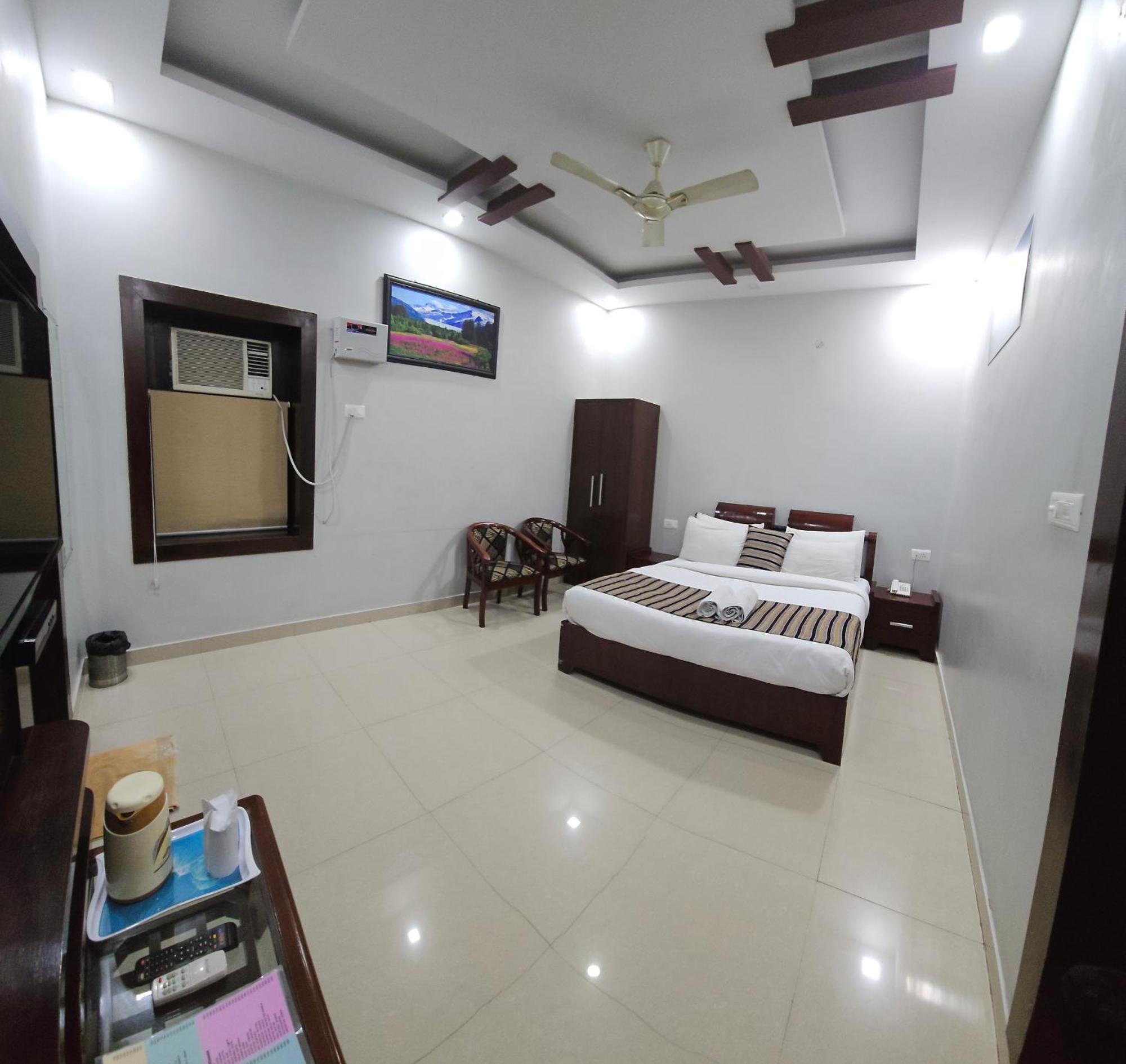 Hotel Krishna Ji Харидвар Экстерьер фото