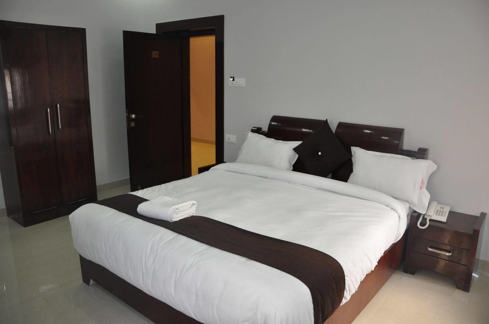Hotel Krishna Ji Харидвар Экстерьер фото